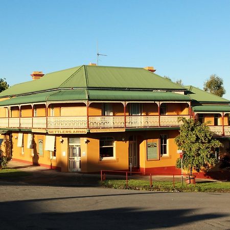 Settlers Arms Hotel Dungog Dış mekan fotoğraf