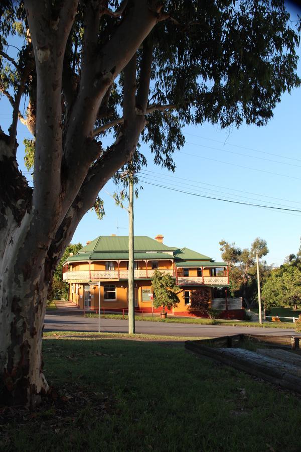 Settlers Arms Hotel Dungog Dış mekan fotoğraf